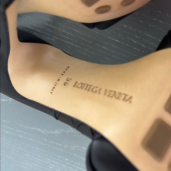 Bottega Veneta Black Quilted Leather Slide Sandals - Picture 4 of 5